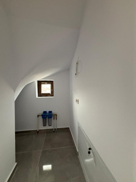 Duplex, la asfalt, 5 camere, toate utilitatile, 119 mp - in Giroc