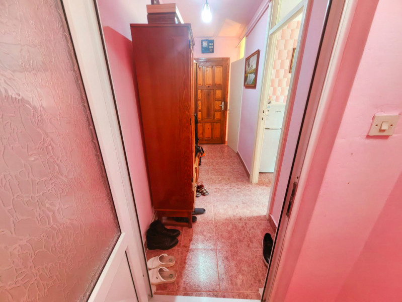 Apartament 3 camere, Semidecomandat, Et. 4\4, 65 mp utili, Zona Girocului