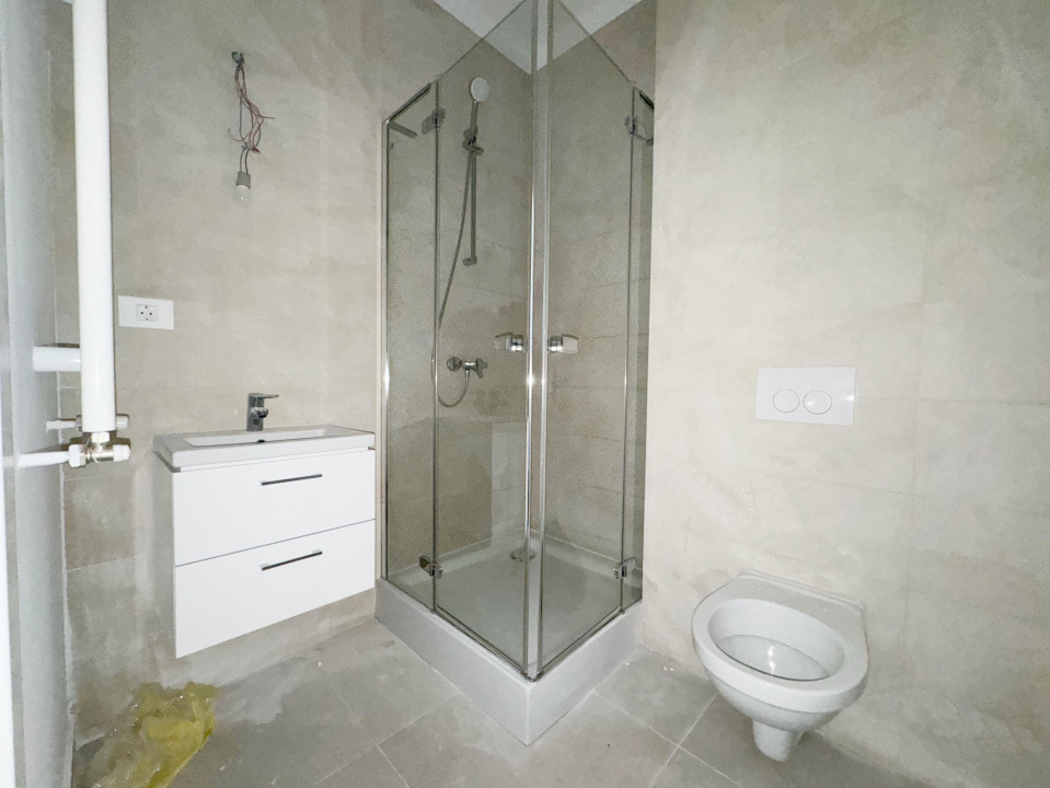 Penthouse 3 camere, decomandat, 85.6 mp utili, etaj 9/9, zona Aradului