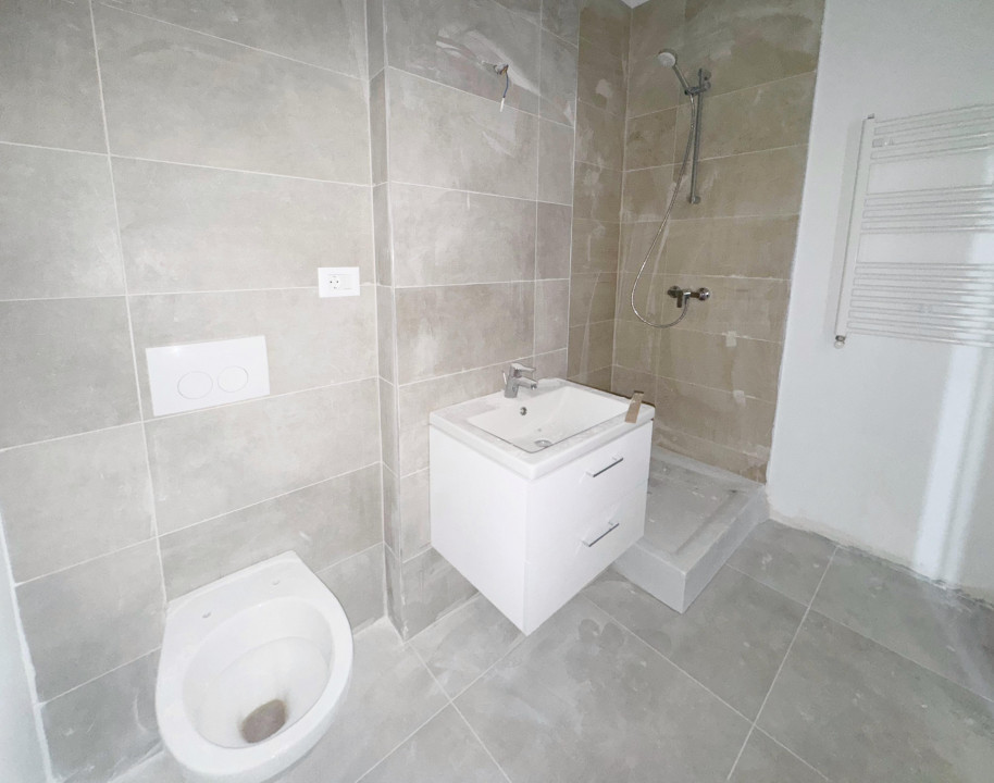 Penthouse 3 camere, decomandat, 86.3 mp utili, etaj 9/9, zona Aradului