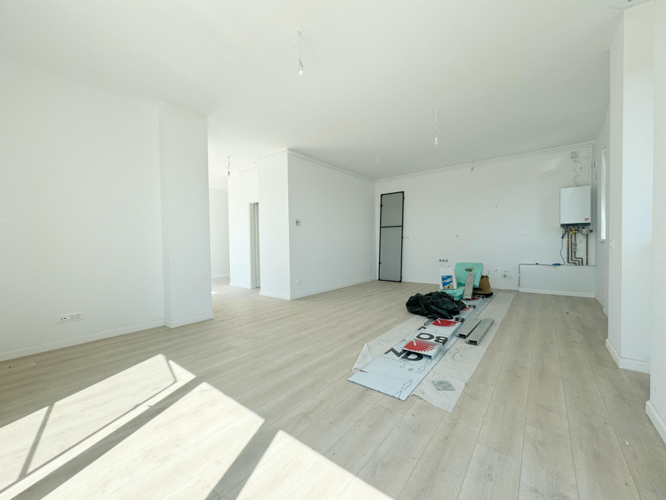 Penthouse 3 camere, decomandat, 89.7 mp utili, toate utilitatile, zona Aradului