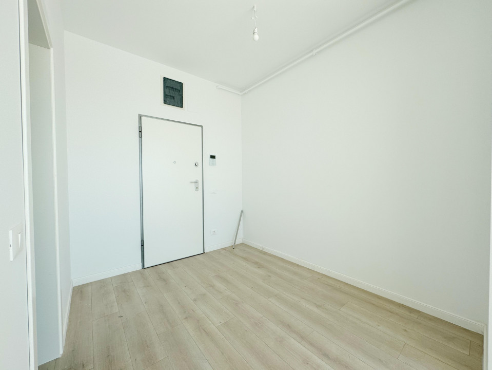 Penthouse 3 camere, decomandat, 89.7 mp utili, toate utilitatile, zona Aradului