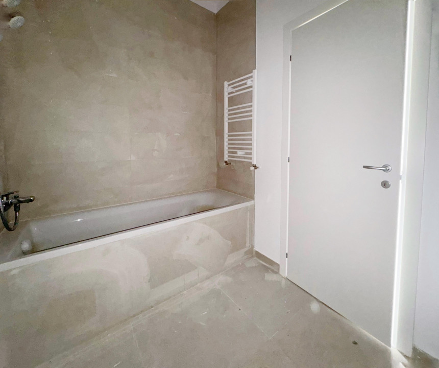 Penthouse 3 camere, decomandat, 89.7 mp utili, toate utilitatile, zona Aradului