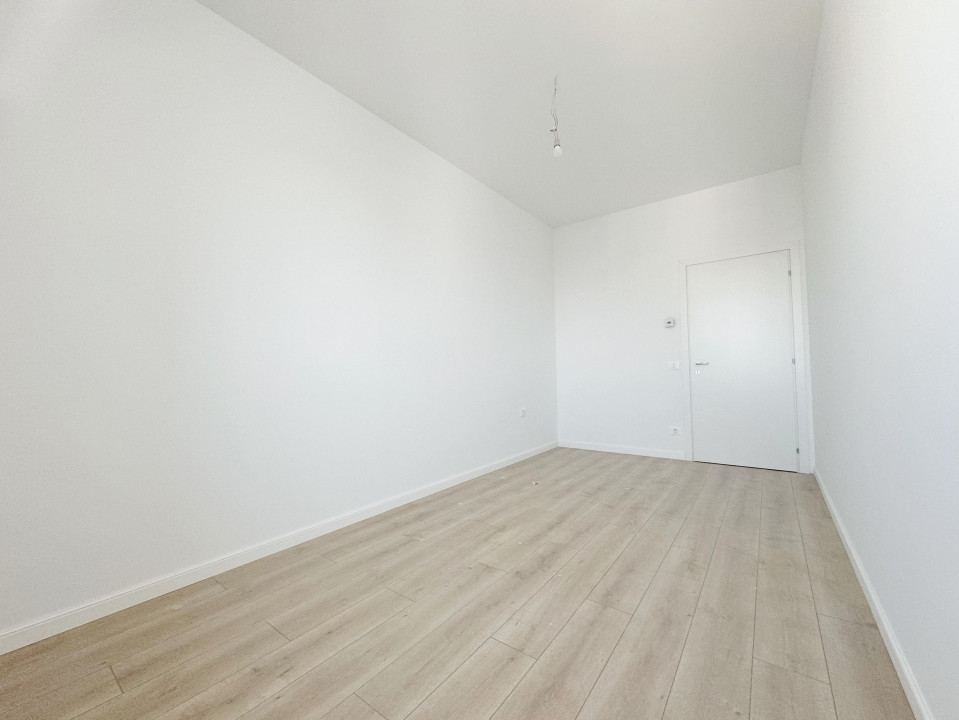 Penthouse 3 camere, decomandat, 81 mp utili, toate utilitatile, zona Aradului