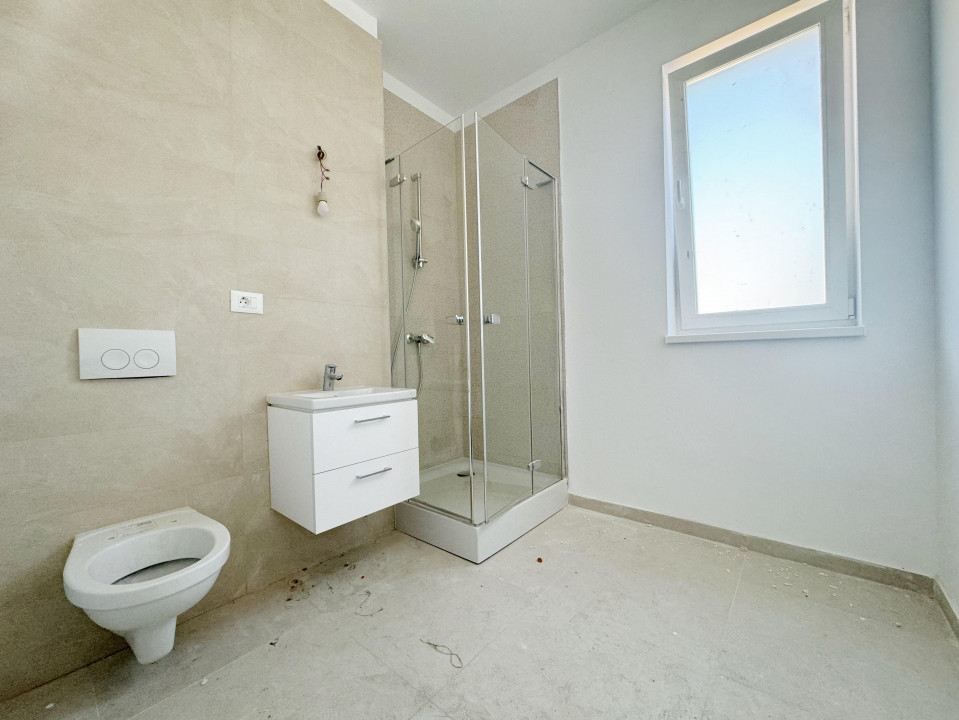 Penthouse 3 camere, decomandat, 81 mp utili, toate utilitatile, zona Aradului