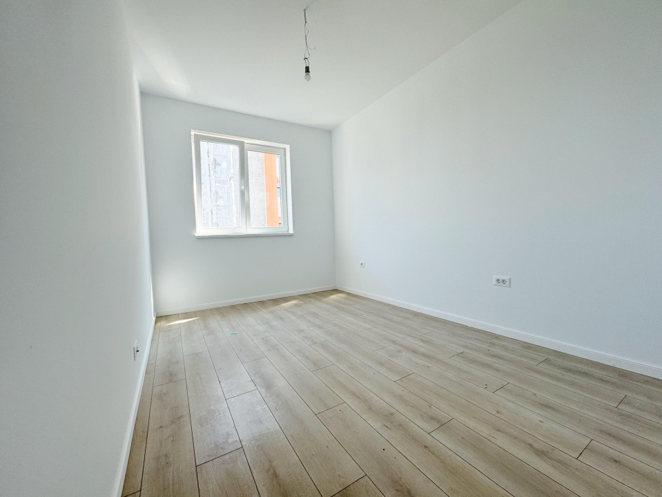 Penthouse 3 camere, decomandat, 80 mp utili, toate utilitatile, zona Aradului