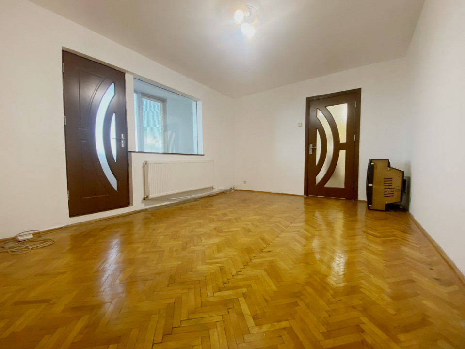 Apartament 2 camere, semidecomandat, 55mp utili,etaj 4/4 , zona Cetatii