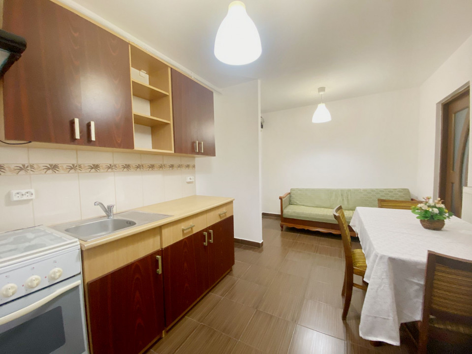 Apartament 2 camere, semidecomandat, 55mp utili,etaj 4/4 , zona Cetatii