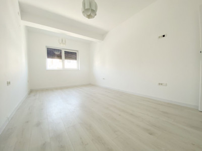 Apartament 3 camere, decomandat, 70mp utili, etaj 1/2, Dumbravita