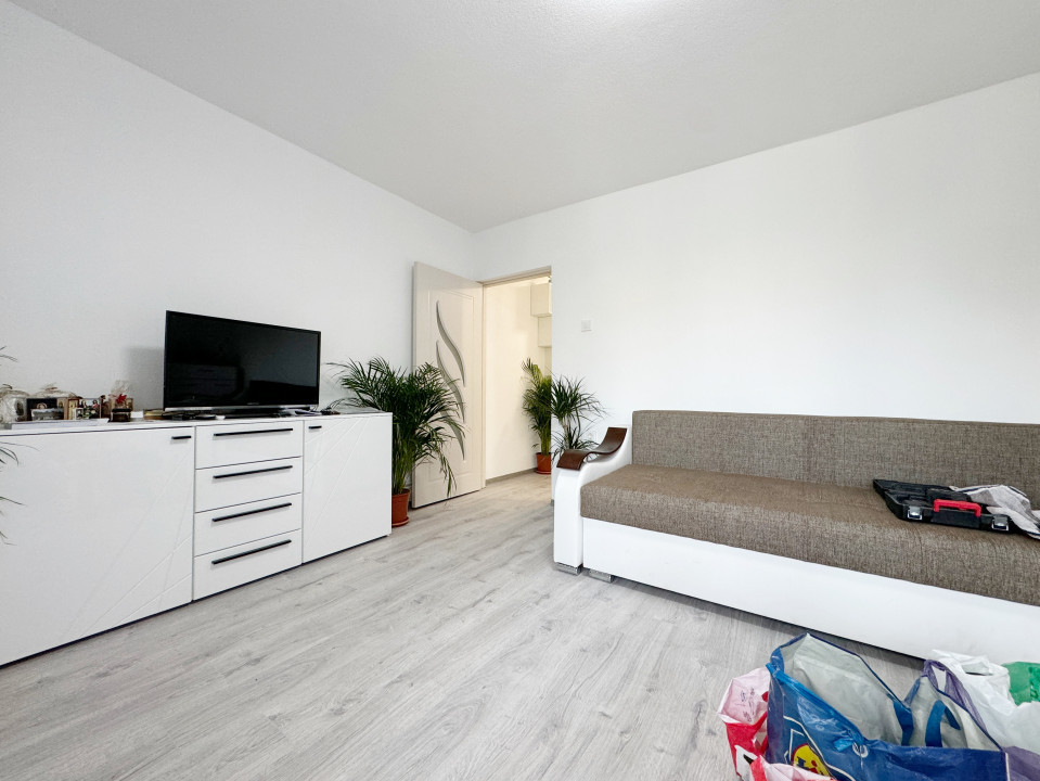 Apartament cu o camera,decomandat, 40mp utili+balcon, etaj 2/4-Sagului