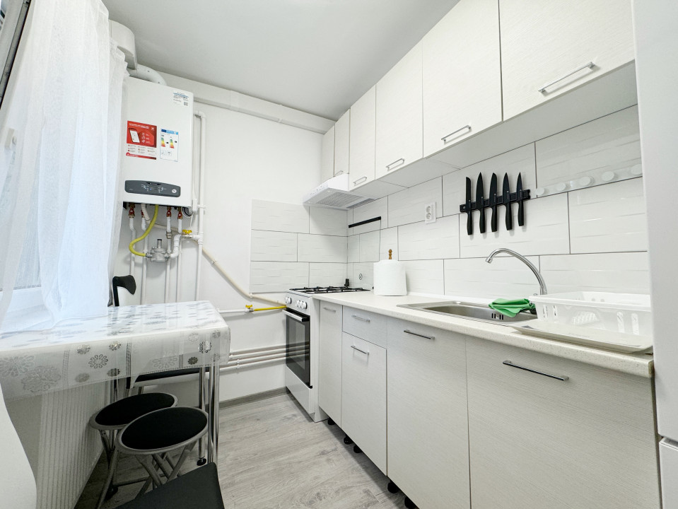 Apartament cu o camera,decomandat, 40mp utili+balcon, etaj 2/4-Sagului