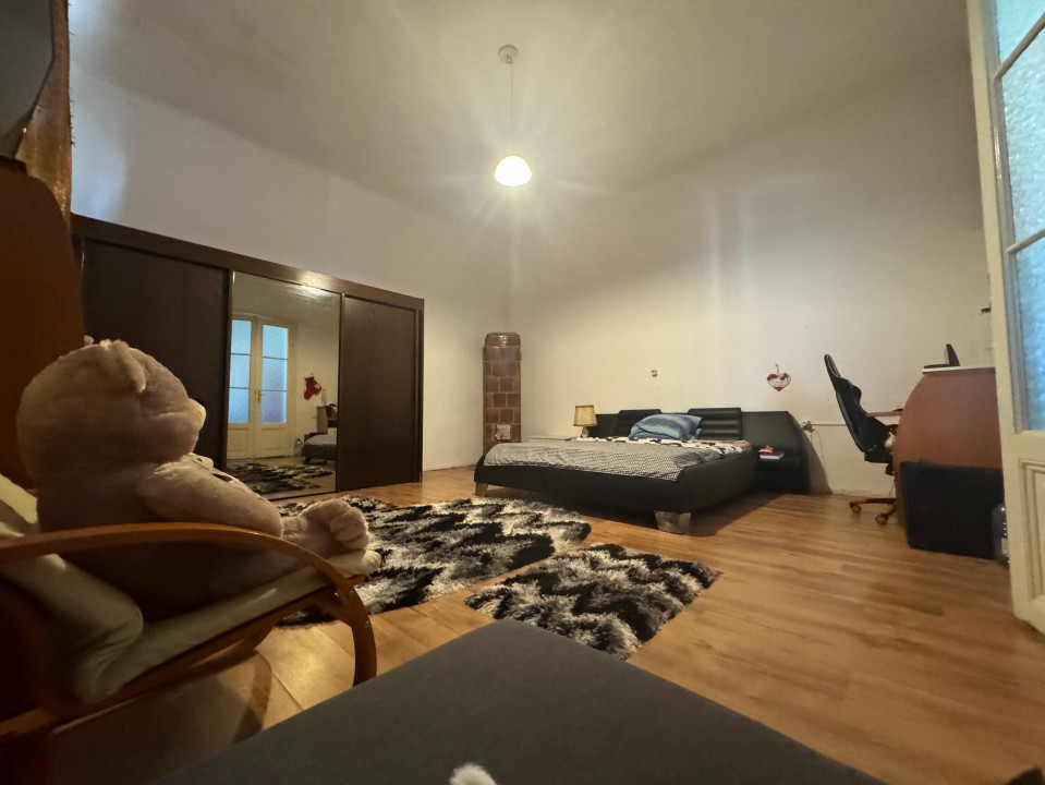 Apartament semidecomandat cu 3 camere, 116 mp utili, etaj 1/1 -Sinaia