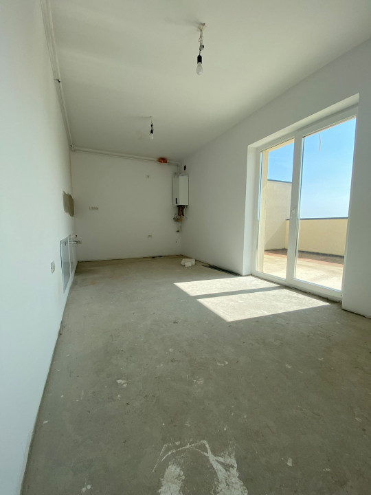 Penthouse 3 camere, decomandat, 81 mp utili, etaj 3, zona Torontalului