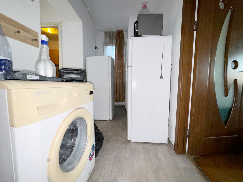 Apartament 3 camere decomandat,72mp utili,balcon 8mp -Sagului