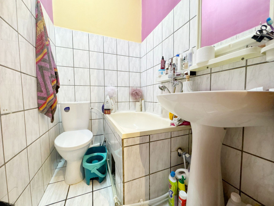 Apartament semidecomandat cu 2 camere, 41 mp utili, etaj 3/3, zona Buziasului