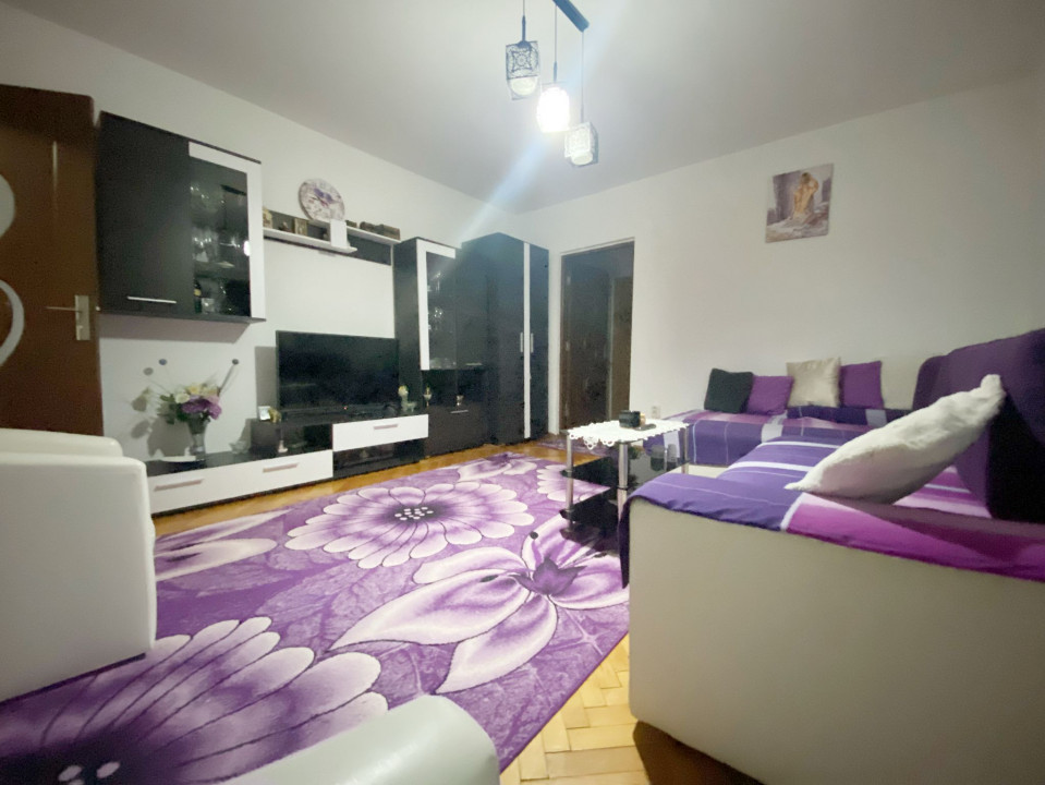 Apartament semidecomandat cu 2 camere, 50 mp utili, etaj 4/4, zona Girocului