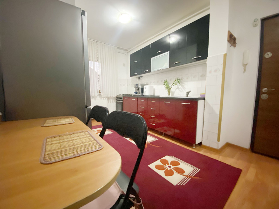 Apartament semidecomandat cu 2 camere, 50 mp utili, etaj 4/4, zona Girocului