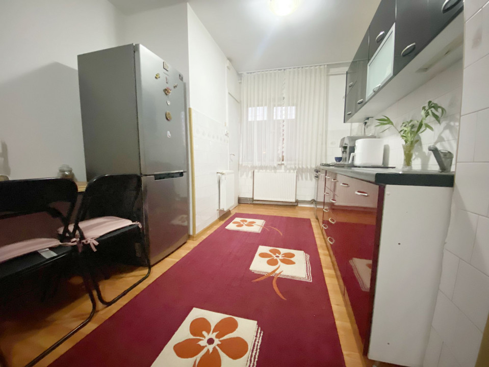 Apartament semidecomandat cu 2 camere, 50 mp utili, etaj 4/4, zona Girocului