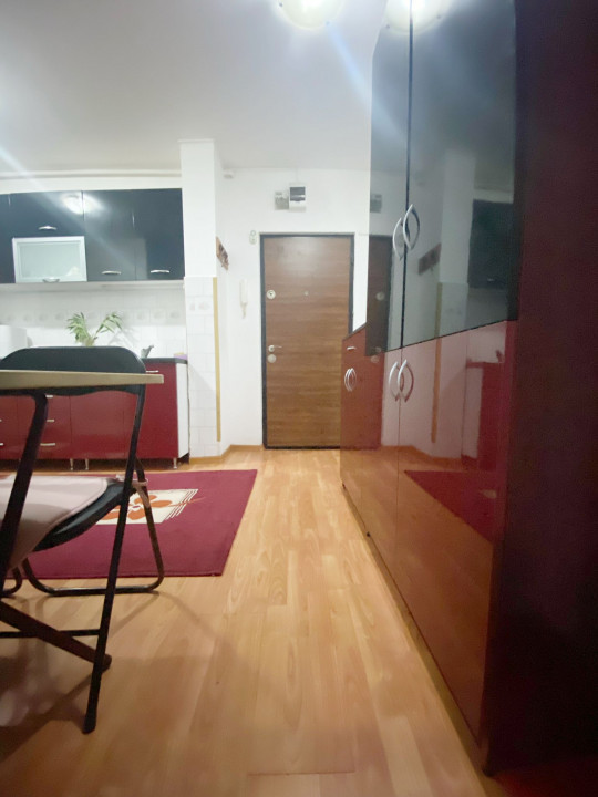 Apartament semidecomandat cu 2 camere, 50 mp utili, etaj 4/4, zona Girocului