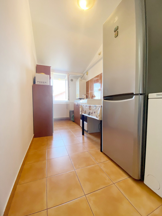 Apartament 2 camere, decomandat, 40 mp utili, etaj 5/5, zona Girocului