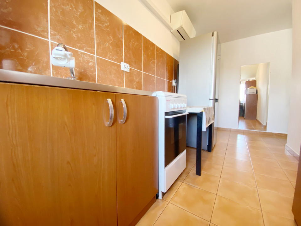 Apartament 2 camere, decomandat, 40 mp utili, etaj 5/5, zona Girocului