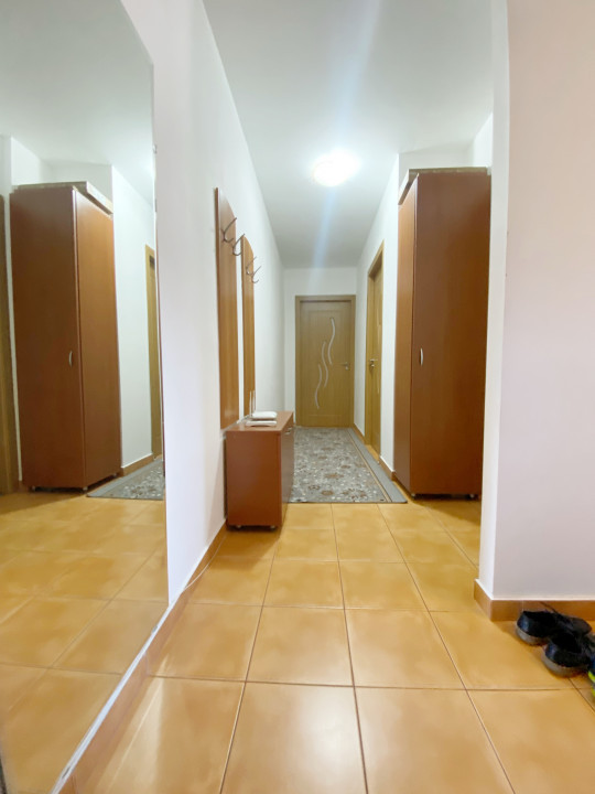 Apartament 2 camere, decomandat, 40 mp utili, etaj 5/5, zona Girocului