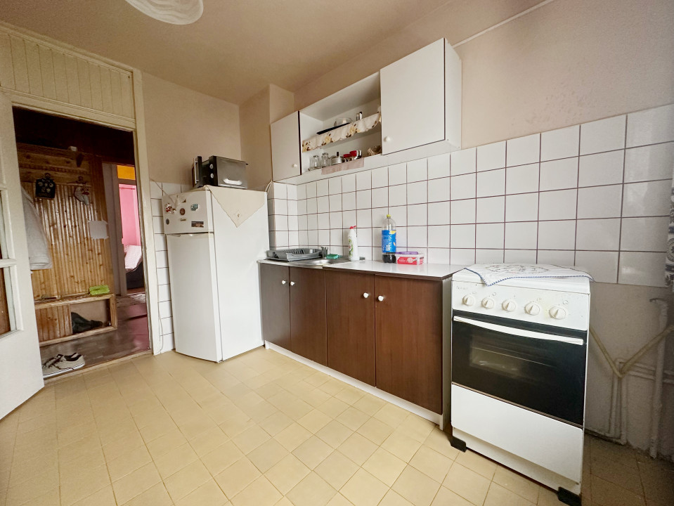 Apartament 3 camere, decomandat, 90mp utili, etaj 4/4, zona Dambovita