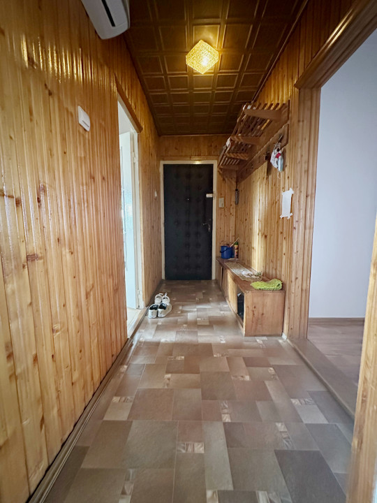 Apartament 3 camere, decomandat, 90mp utili, etaj 4/4, zona Dambovita