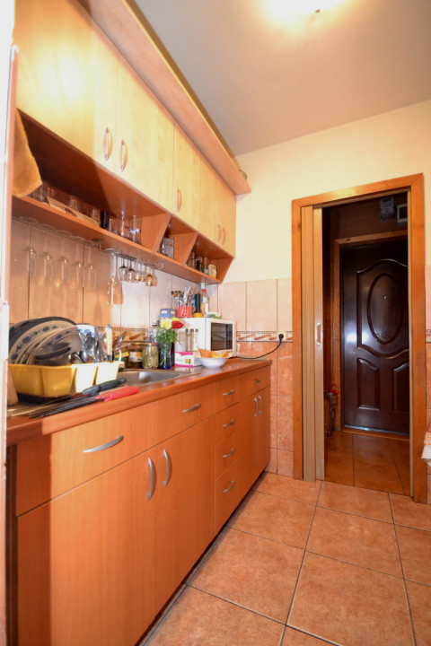 Apartament 3 camere, decomandat, 56 mp utili, etaj 2/10, zona Sagului