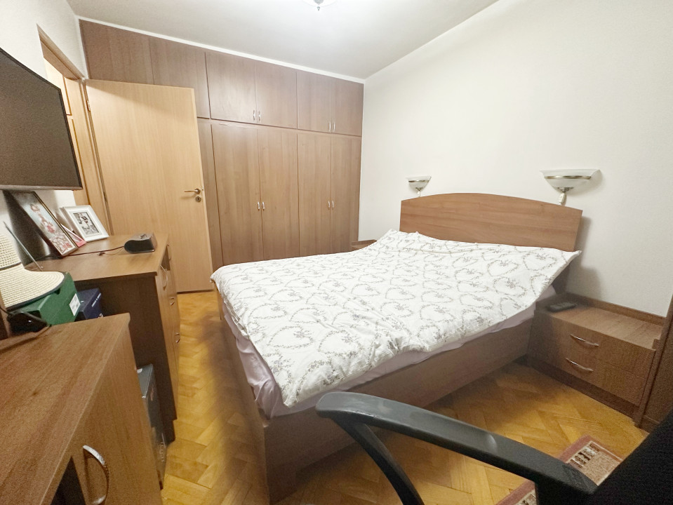 Apartament 3 camere, decomandat, 86 mp utili, etaj 4/4, zona Girocului