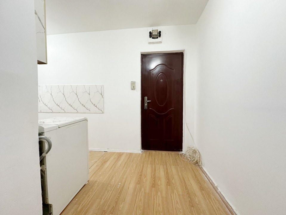 Apartament 2 camere, semidecomandat, 50 mp utili, etaj 4/4, zona Doina