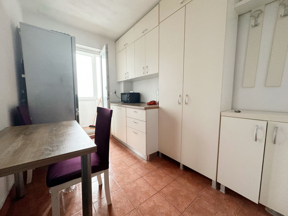 Apartament 3 camere, semidecomandat, 56 mp utili, etaj 8/10, zona Sagului