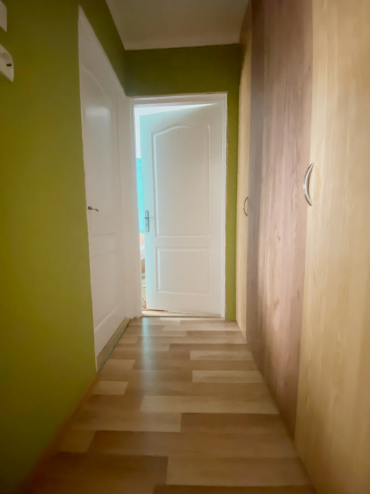 Apartament 3 camere, semidecomandat, 67mp utili, etaj 3/4, zona Dambovita