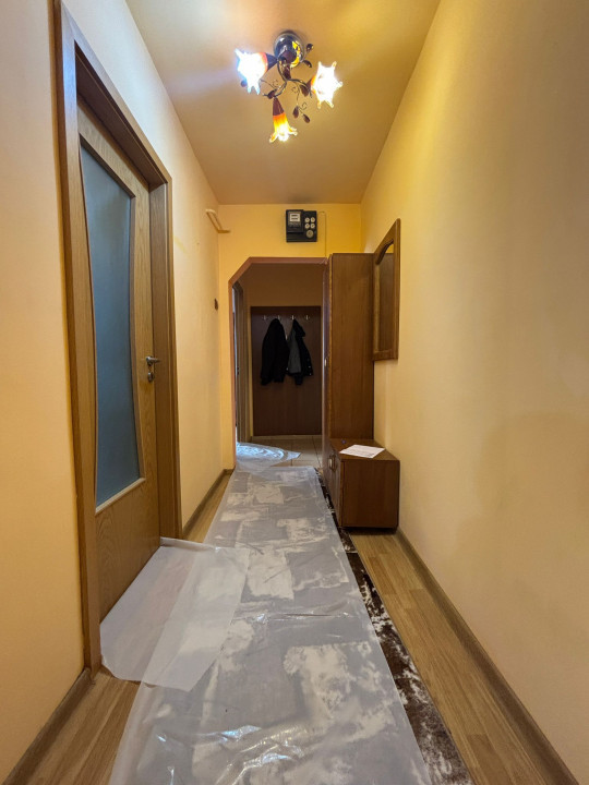 Apartament 3 camere, semidecomandat, 60mp utili, etaj 2, zona Dambovita