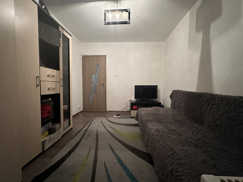 Apartament 3 camere 42 mp utili, decomandat,, zona Piata Doina