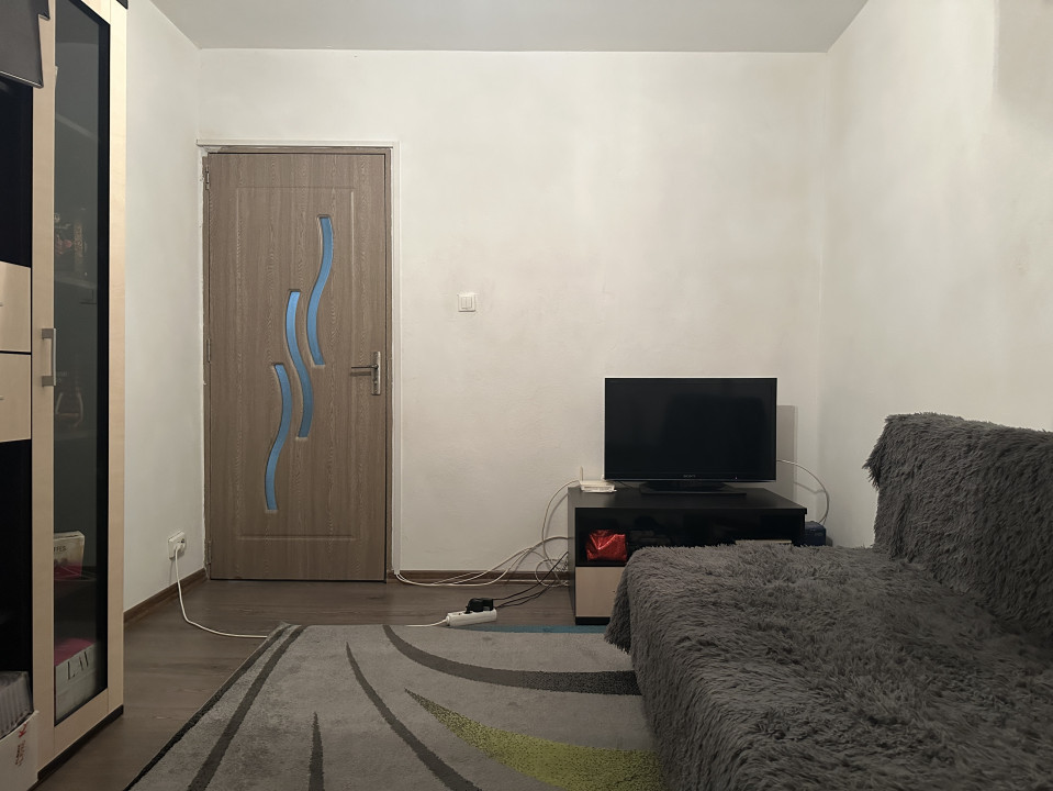 Apartament 3 camere 42 mp utili, decomandat,, zona Piata Doina