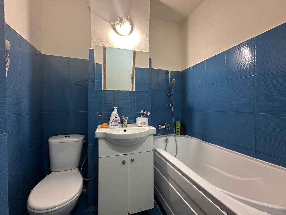 Apartament 3 camere 42 mp utili, decomandat,, zona Piata Doina