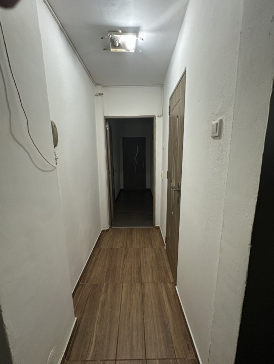 Apartament 3 camere 42 mp utili, decomandat,, zona Piata Doina